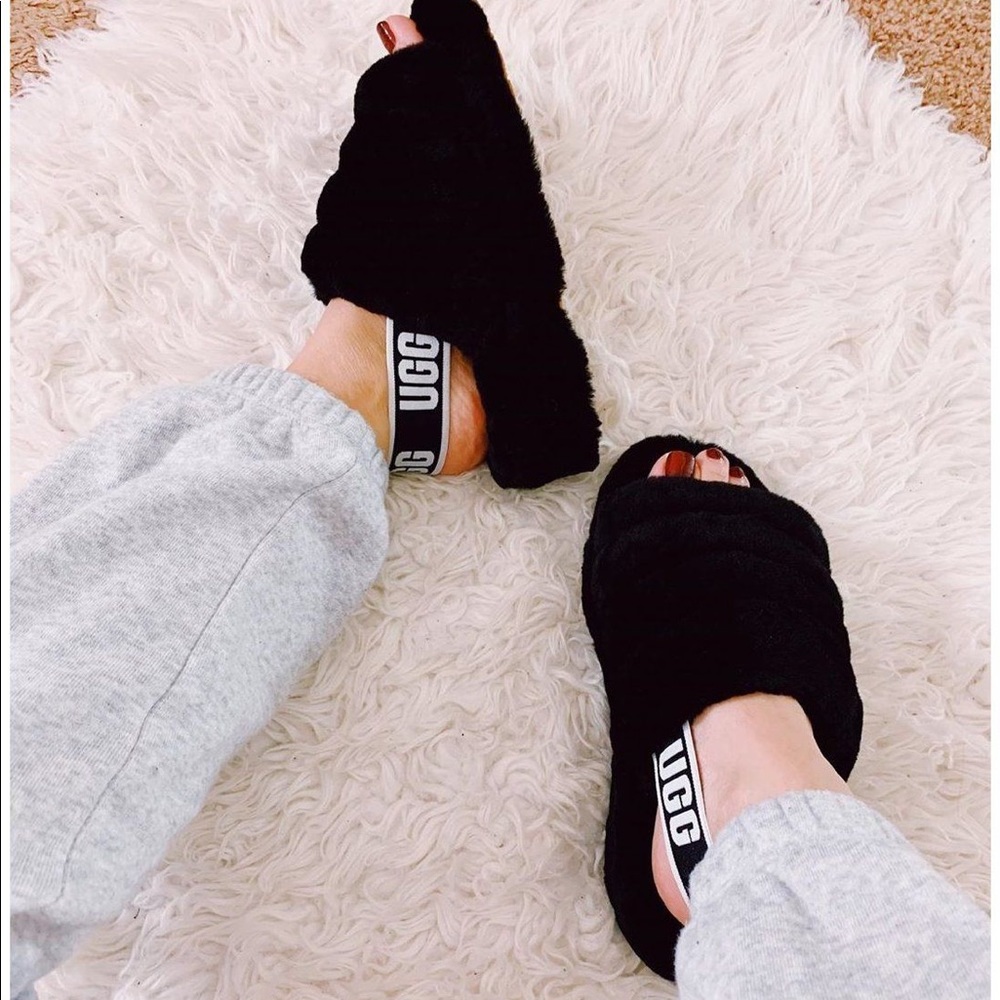 UGGS FLUFF YEAH SLIDE ❤︎